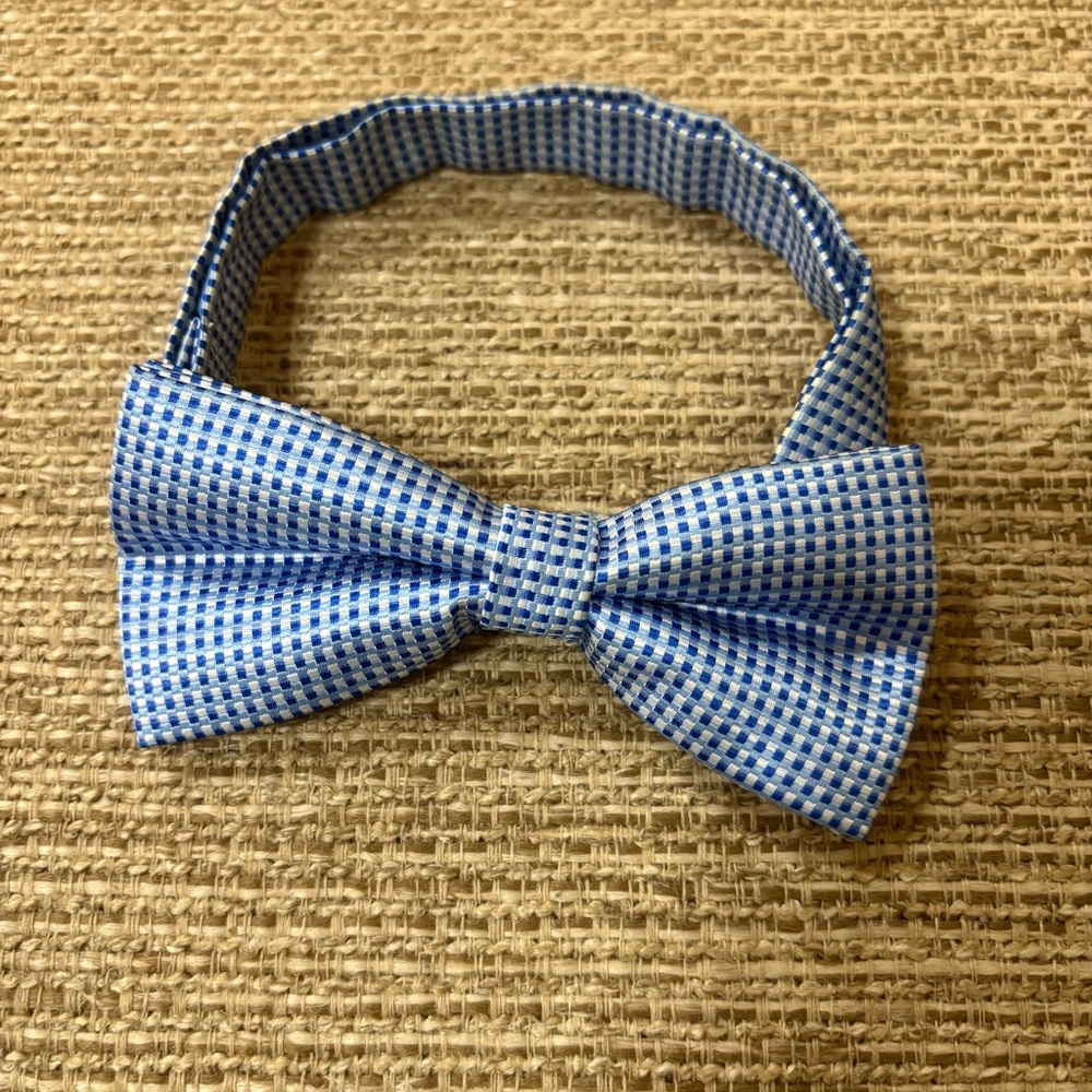 Light Blue Men’s Pre Tied Checked Adjustable Bow Tie by Alizeal